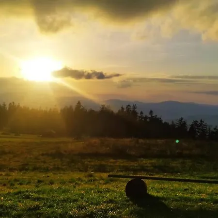 Beskidzka Stodola Przy Szlaku Z Pieknym Widokiem Zlatna Exterior photo